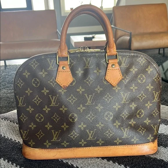 Louis Vuitton Alma Monogram - Picture 1 of 17